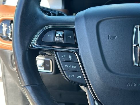 Used 2022 Lincoln Nautilus Reserve image 15