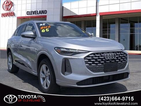 Used 2025 Audi Q5 Premium w/ Convenience Package AWD/4WD image 1