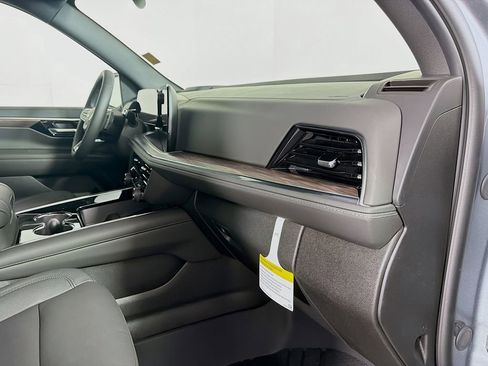 New 2026 Chevrolet Suburban LT w/ Comfort Package AWD/4WD image 31