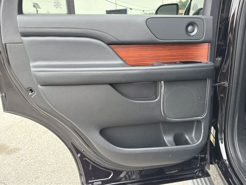Used 2019 Lincoln Navigator Reserve AWD/4WD image 34