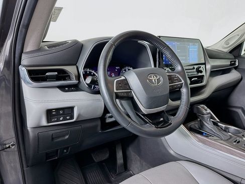 Used 2022 Toyota Highlander Limited AWD/4WD image 10