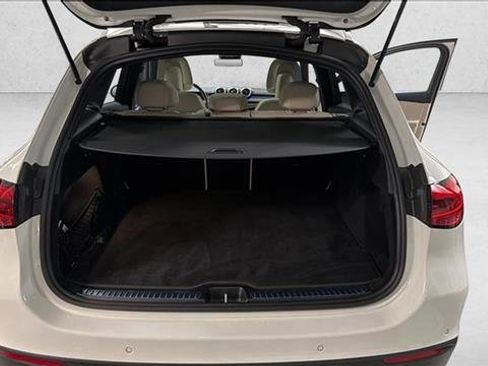 Used 2023 Mercedes-Benz GLC 300 4MATIC image 9