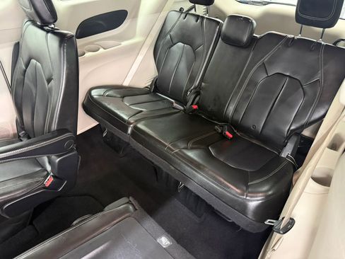 Used 2020 Chrysler Voyager Lxi FWD image 11