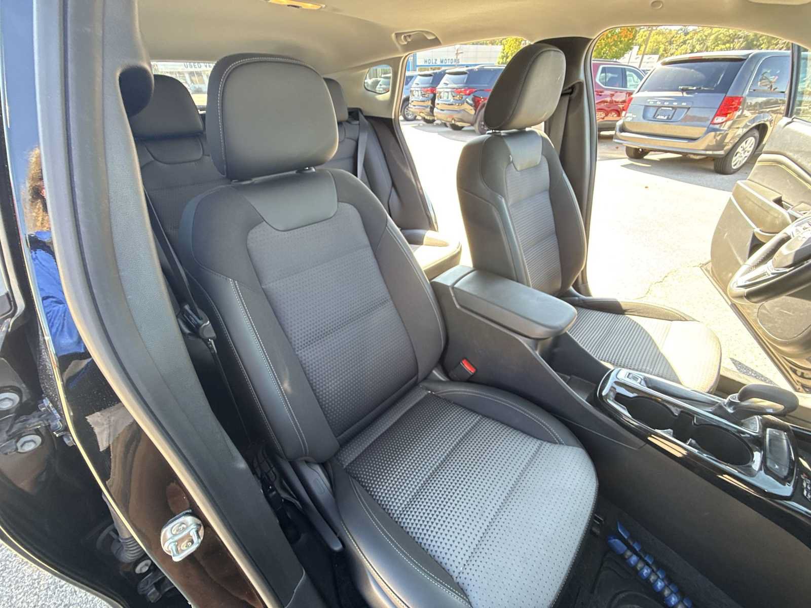 Certified 2024 Chevrolet Trax LT w/ Sunroof Package FWD image 26