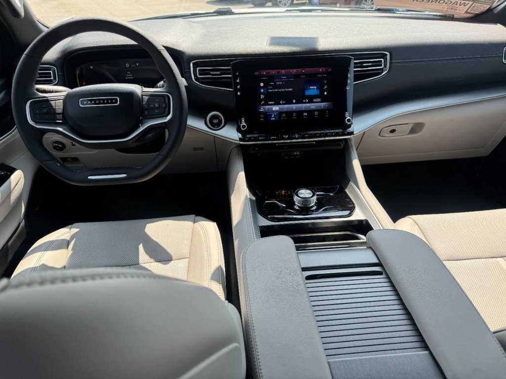 Used 2025 Jeep Wagoneer Series II AWD/4WD image 12