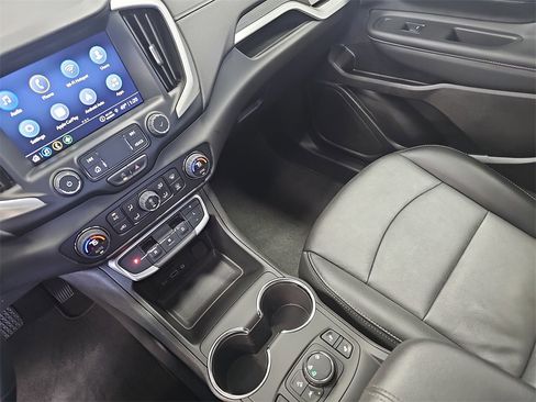 Used 2024 GMC Terrain SLT image 23
