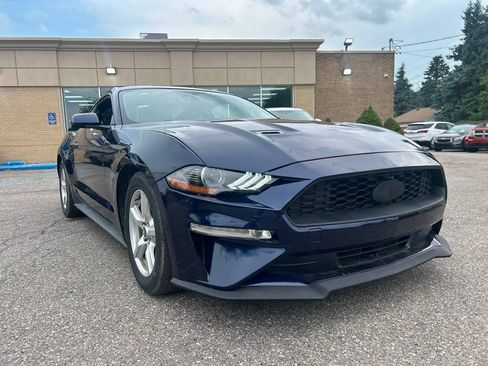 Used 2018 Ford Mustang Coupe RWD image 3