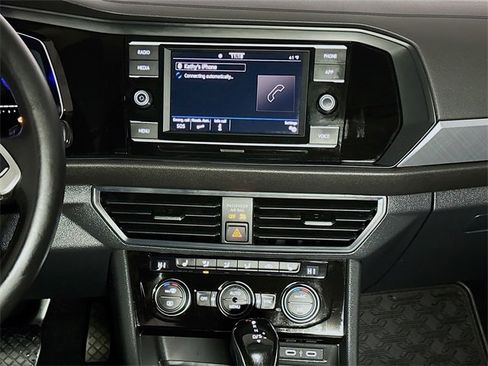 Used 2022 Volkswagen Jetta SE image 12