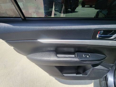 Used 2011 Subaru Outback 2.5i Premium AWD/4WD image 20