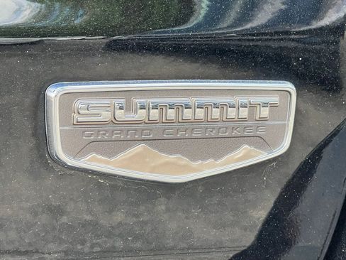 Used 2017 Jeep Grand Cherokee Summit AWD/4WD image 10