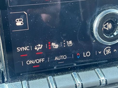 Certified 2025 GMC Yukon Denali Ultimate AWD/4WD image 37