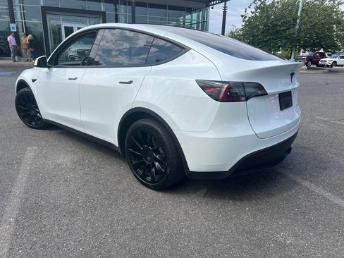 Used 2022 Tesla Model Y Long Range AWD/4WD image 6