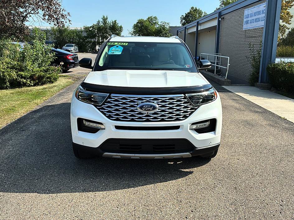 Used 2024 Ford Explorer Platinum w/ Class IV Trailer Tow Package AWD/4WD image 2