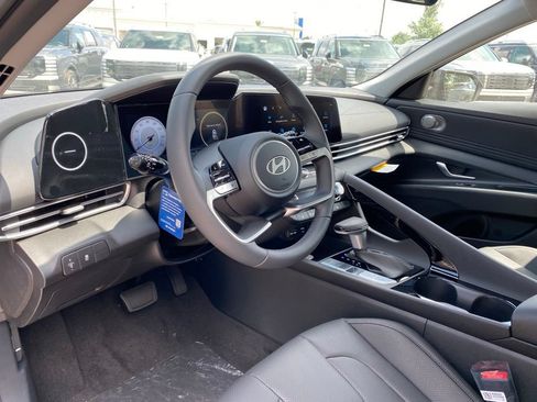 New 2026 Hyundai Elantra Limited FWD image 9