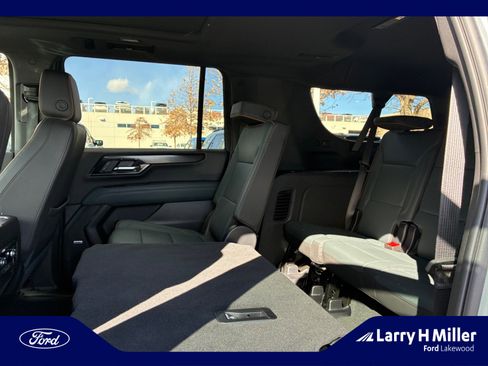 Used 2025 GMC Yukon XL AT4 image 17
