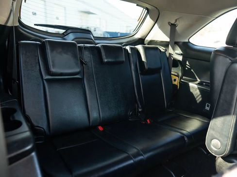 Used 2017 Toyota Highlander Limited image 19