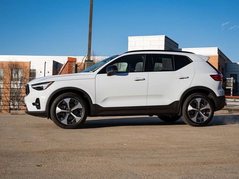 Certified 2026 Volvo XC40 B5 Plus w/ Protection Package Premier image 3