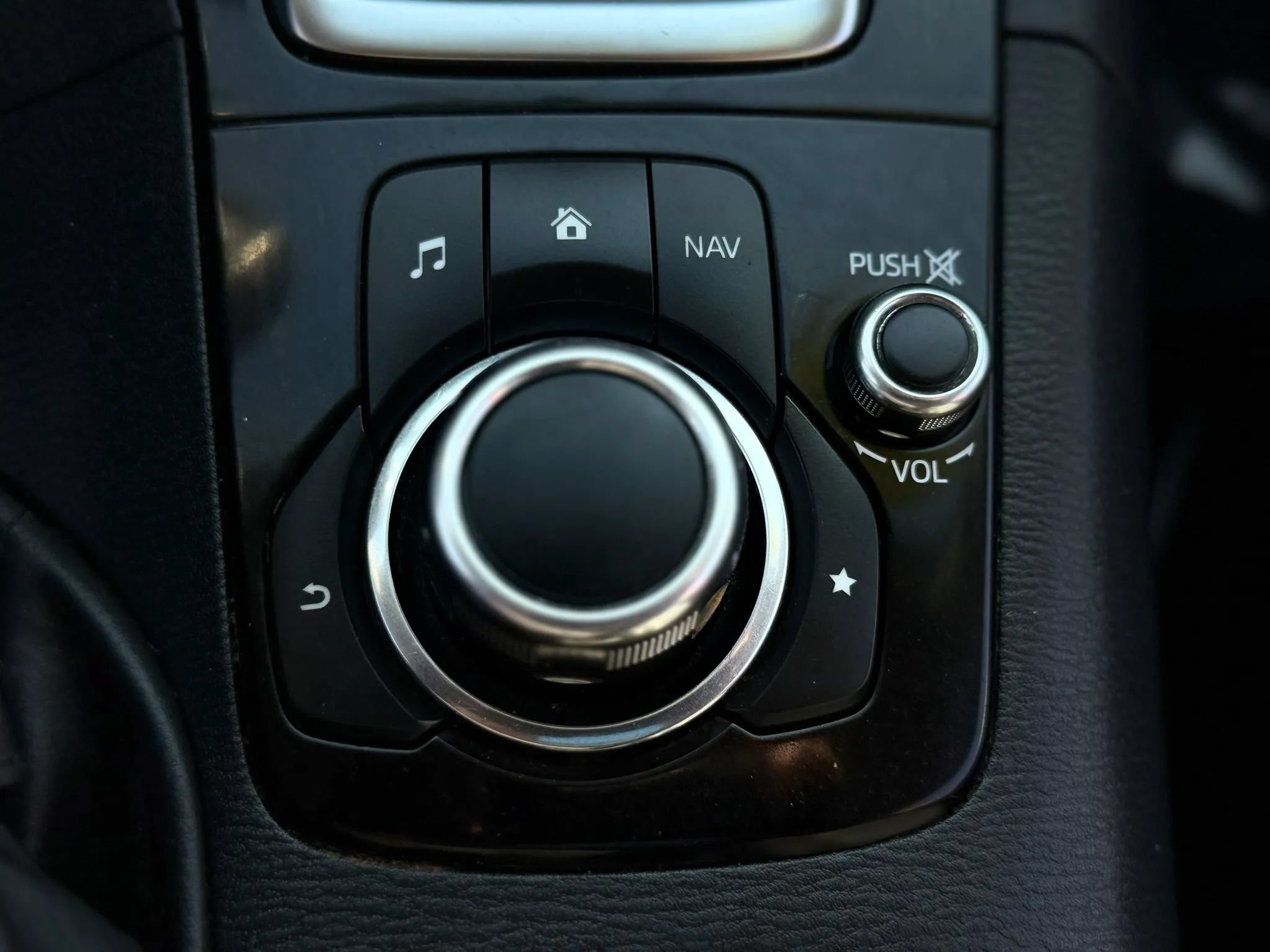 Used 2015 MAZDA MAZDA3 s Touring FWD image 27