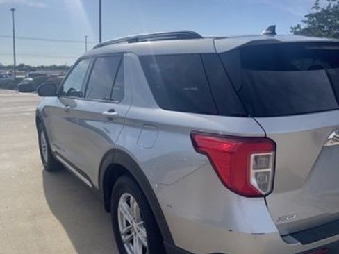Certified 2022 Ford Explorer XLT RWD image 4