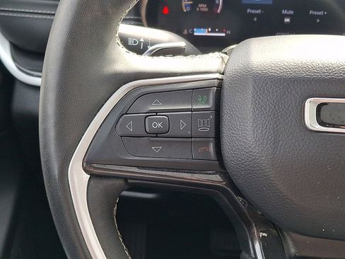 Used 2023 Jeep Grand Cherokee Altitude AWD/4WD image 21