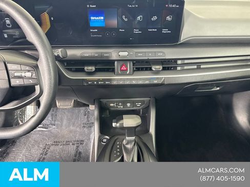 Used 2025 Kia K4 FWD image 31