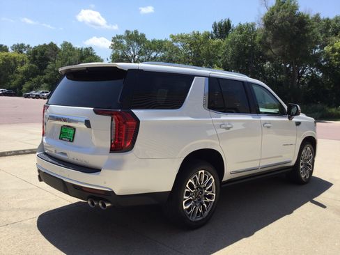 Used 2022 GMC Yukon Denali w/ Denali Premium Package AWD/4WD image 5