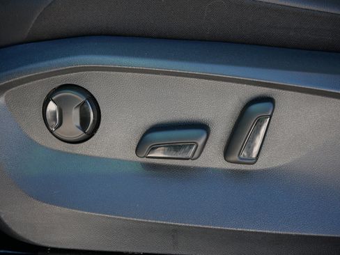 Used 2022 Volkswagen Tiguan SE image 19