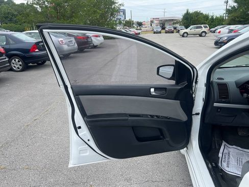 Used 2012 Nissan Sentra 2.0 SR w/ Special Edition Pkg FWD image 10