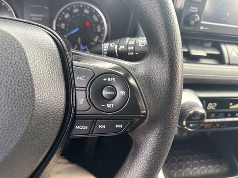 Used 2021 Toyota RAV4 XLE image 32