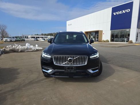 Used 2023 Volvo XC90 B6 Plus image 3