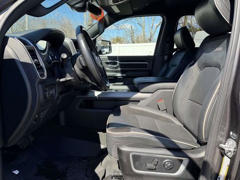 Used 2021 RAM 1500 Laramie w/ Night Edition image 15