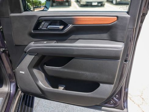 Used 2025 GMC Yukon Denali w/ Sun & Power Step Package AWD/4WD image 32