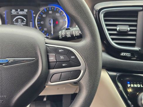 Used 2018 Chrysler Pacifica Touring Plus w/ Tire & Wheel Group image 32