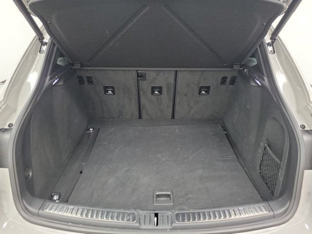 Used 2024 Porsche Macan AWD/4WD image 9
