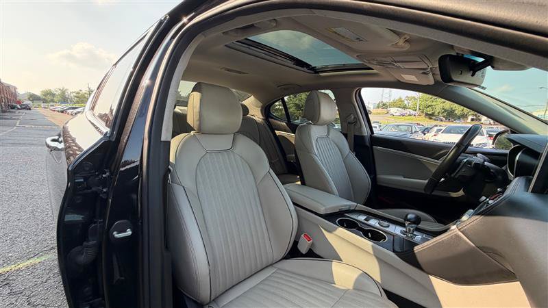 Used 2019 Genesis G70 2.0T Advanced w/ Elite Package RWD image 16