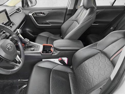Used 2024 Toyota RAV4 Adventure image 9