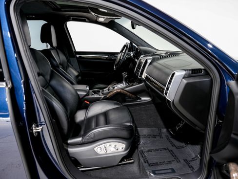 Used 2012 Porsche Cayenne Turbo image 25