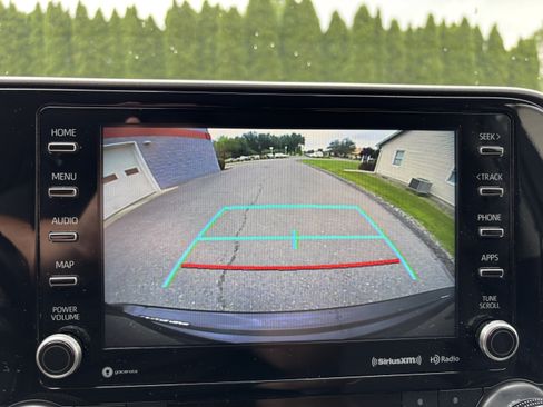 Used 2021 Toyota Highlander XLE AWD/4WD image 27