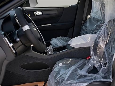 New 2024 Volvo C40 P8 Recharge Plus w/ Climate Package image 7