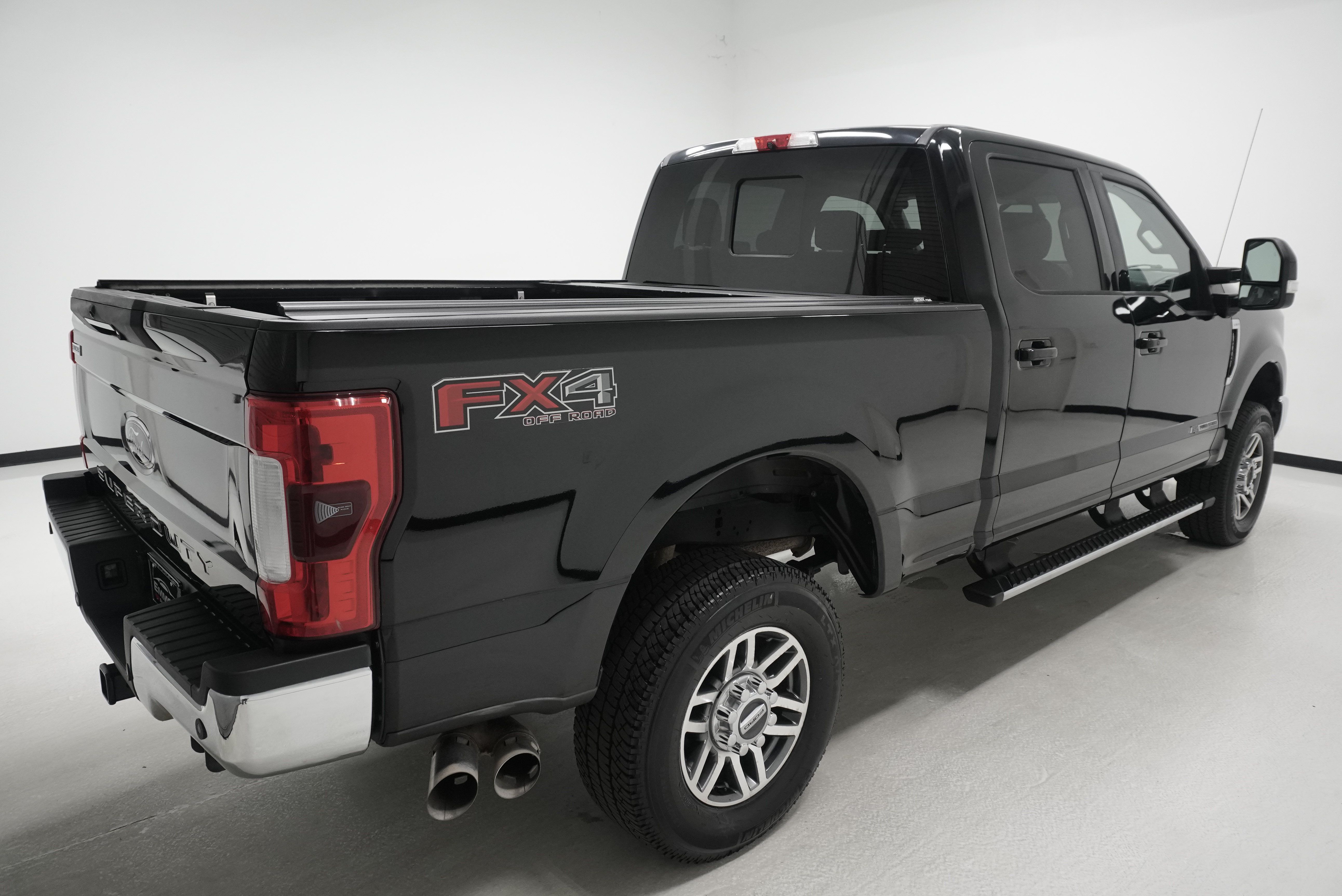 Used 2017 Ford F250 Lariat w/ Lariat Ultimate Package AWD/4WD image 3