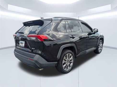 Used 2023 Toyota RAV4 XLE Premium FWD image 4