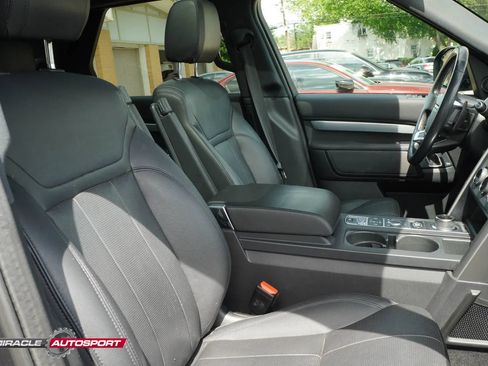 Used 2020 Land Rover Discovery Landmark AWD/4WD image 34