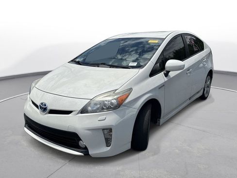 Used 2013 Toyota Prius Five FWD image 2
