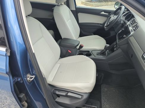 Used 2018 Volkswagen Tiguan SE w/ Panoramic Sunroof Package FWD image 37