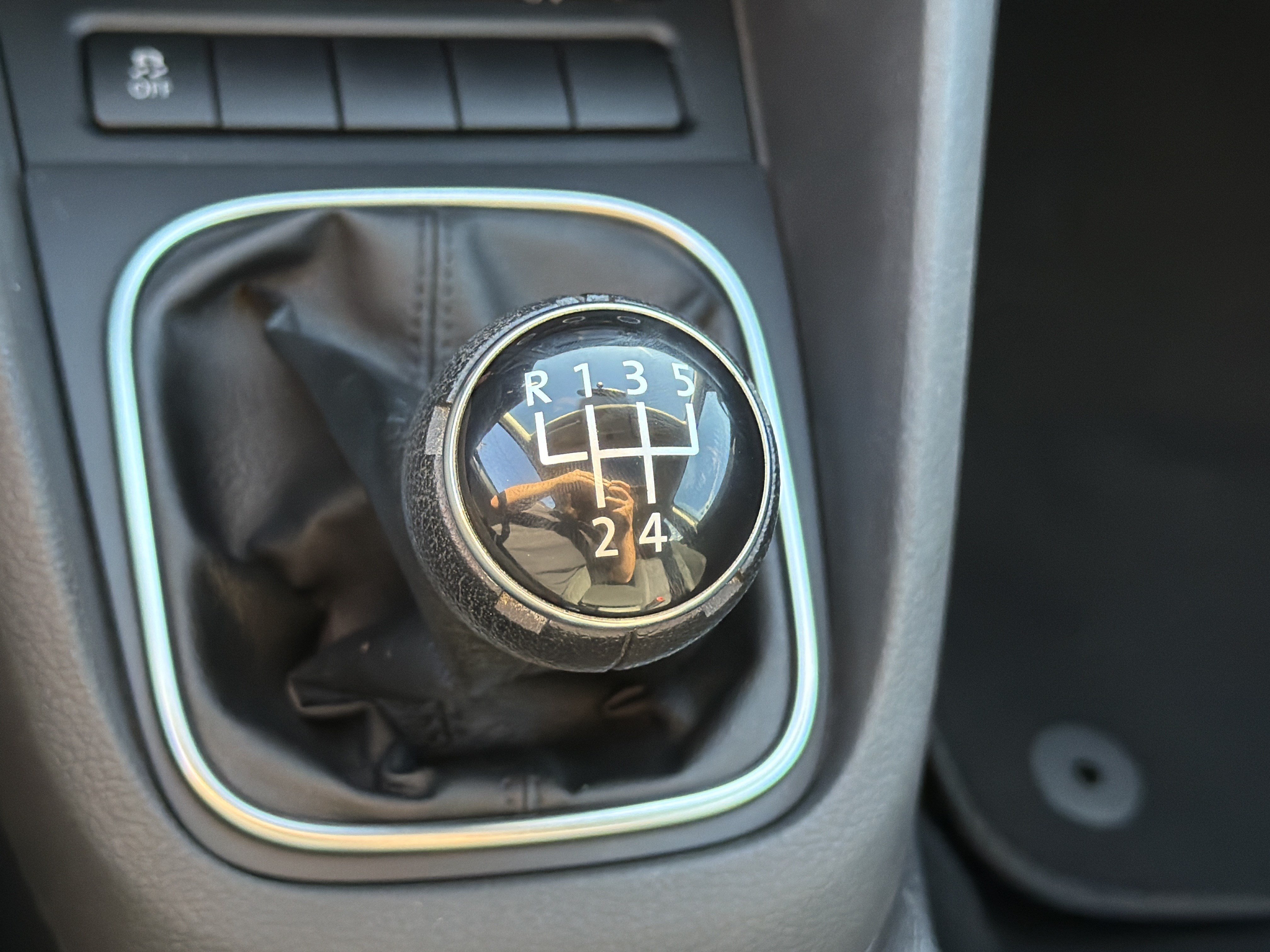 Used 2012 Volkswagen Golf 2-Door FWD image 21