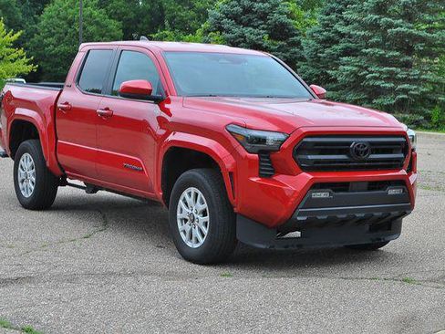Certified 2024 Toyota Tacoma SR5 AWD/4WD image 1