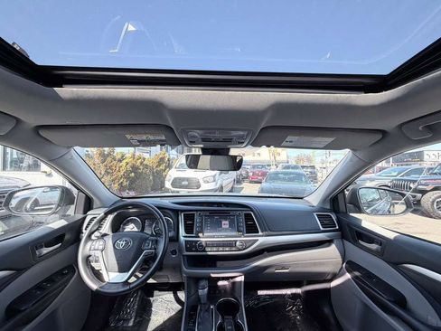 Used 2019 Toyota Highlander XLE image 35