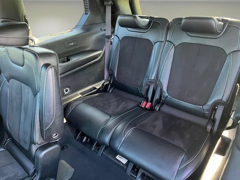 Used 2023 Jeep Grand Cherokee L Laredo RWD image 16