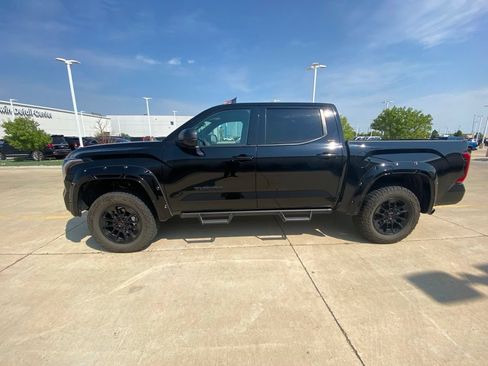 Used 2025 Toyota Tundra SR5 w/ SR5 Premium Package AWD/4WD image 5