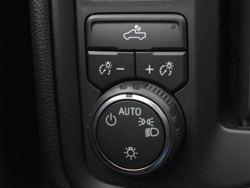 Used 2022 Chevrolet Silverado 1500 Custom image 19